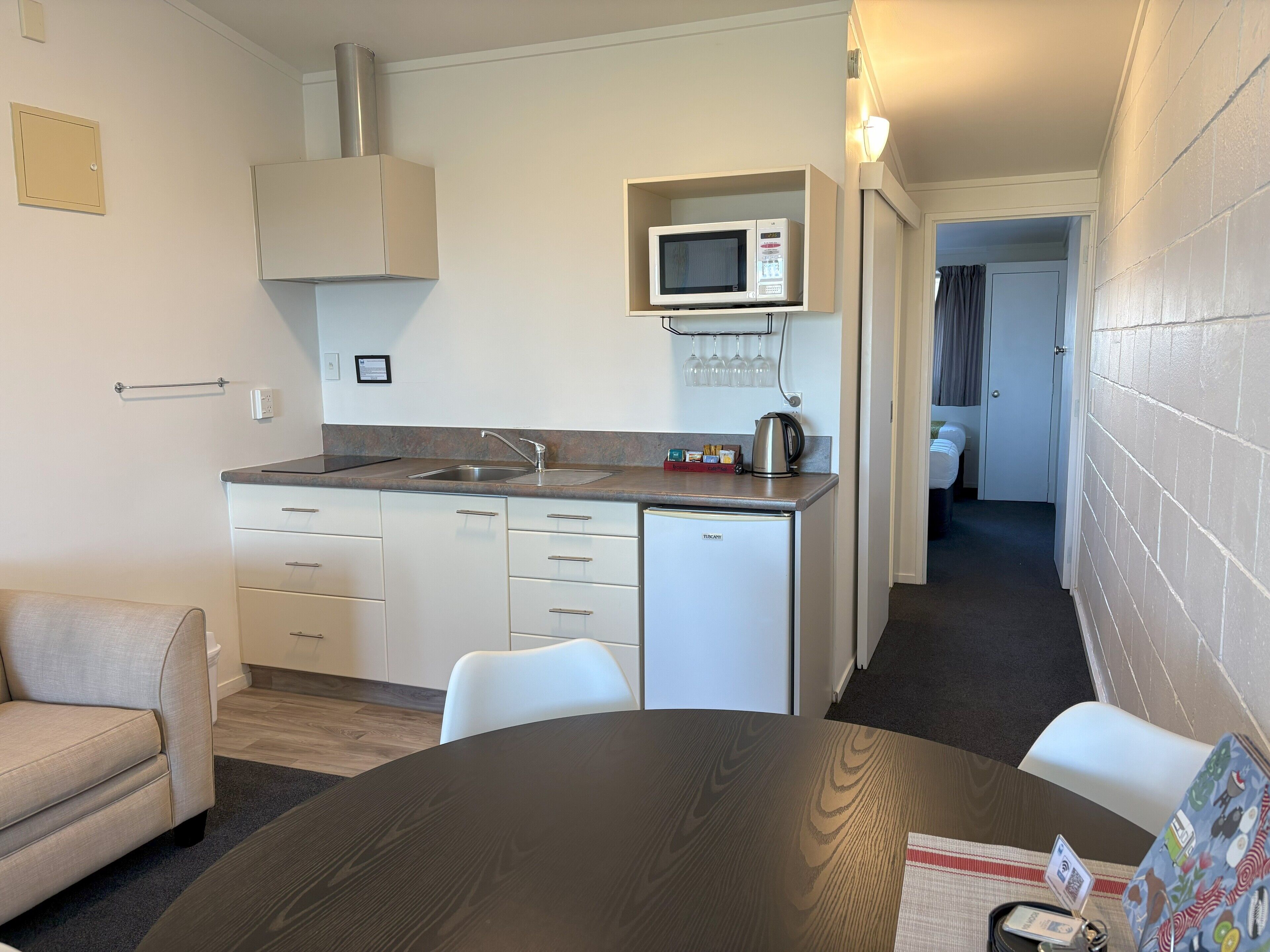 standard room, non smoking, kitchenette (standard one bedroom) | 1 bedroom, pillow-top beds, iron/ironing board, free wifi