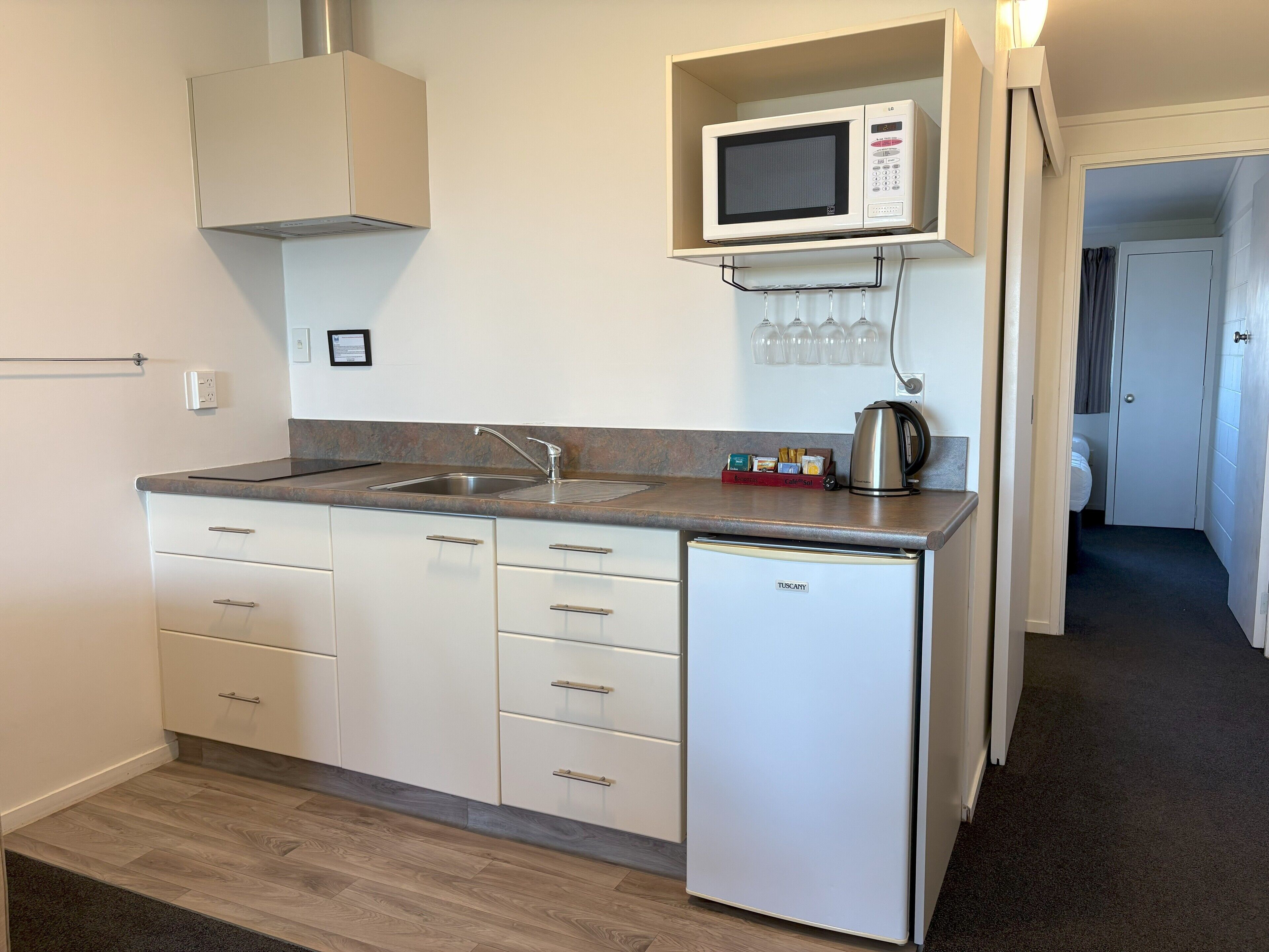 standard room, non smoking, kitchenette (standard one bedroom) | private kitchen | microwave, coffee/tea maker, electric kettle, toaster