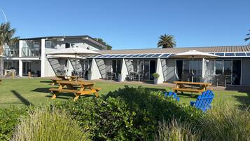 Vista frontal de la propiedad