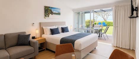 Deluxe Room, Non Smoking, Kitchen (Deluxe One Bedroom) | Pillow-top beds, blackout curtains, iron/ironing board, free WiFi