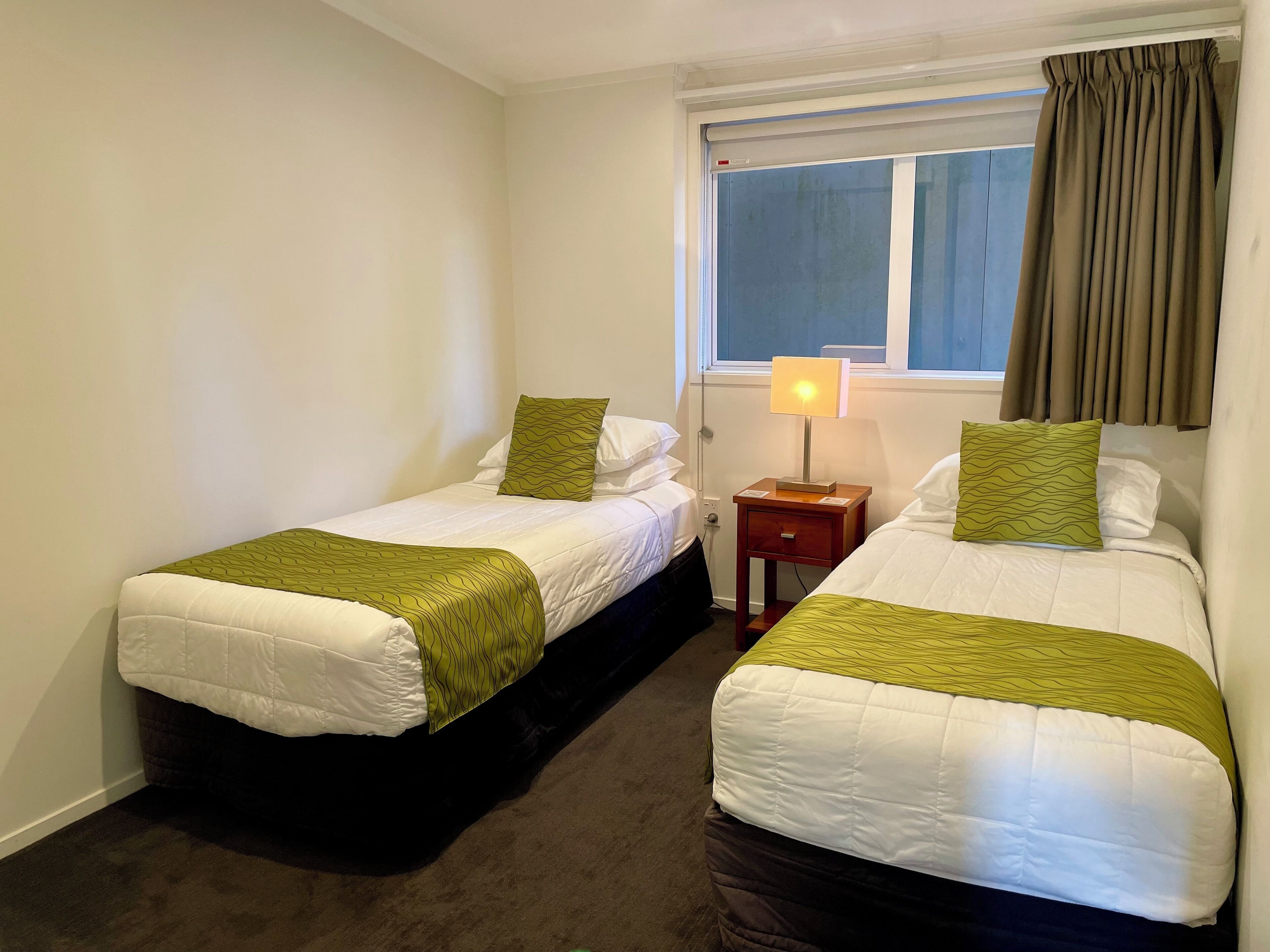 Habitación Deluxe, para no fumadores, cocina (Deluxe One Bedroom) | Camas con pillow-top, tabla de planchar con plancha y wifi gratis 