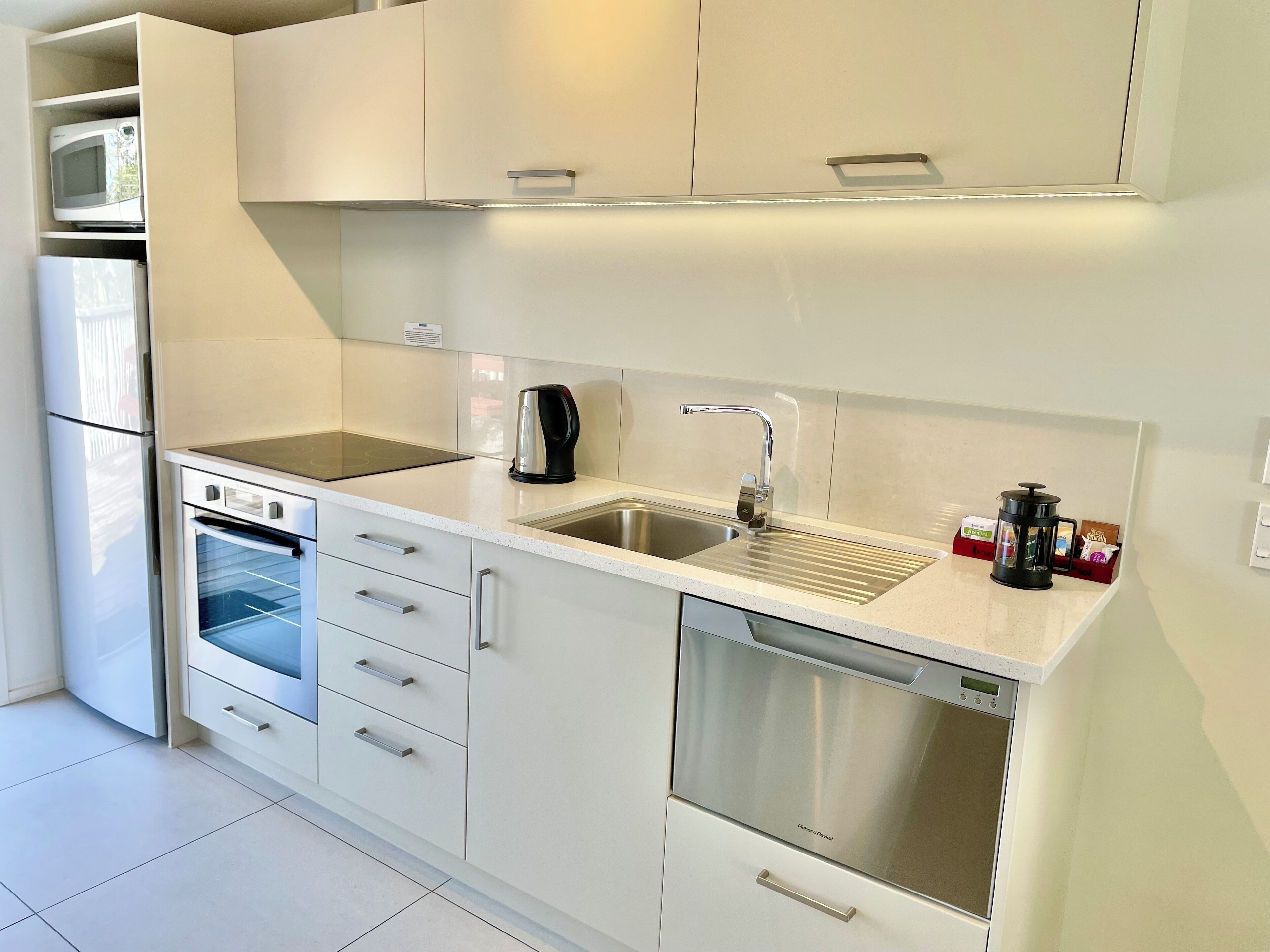 premium studio, non smoking, kitchen | 1 bedroom, pillow-top beds, iron/ironing board, free wifi