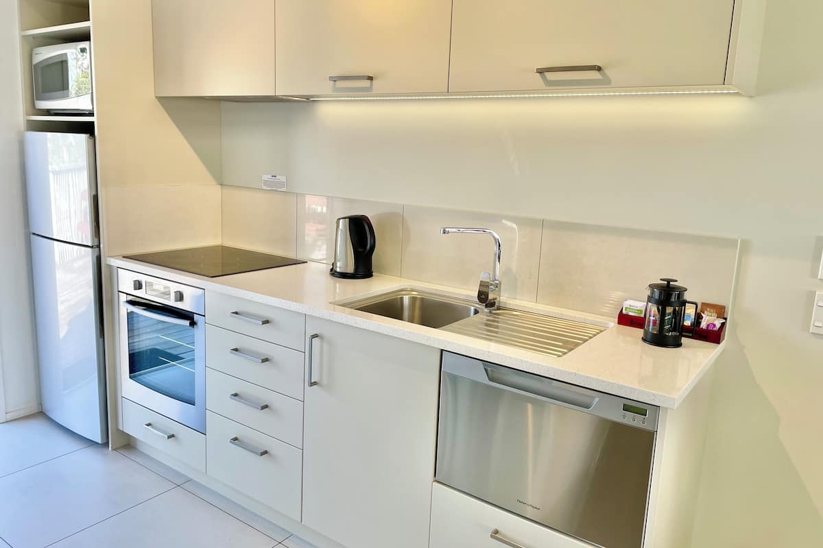 premium studio, non smoking, kitchen | 1 bedroom, pillow-top beds, iron/ironing board, free wifi