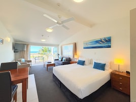 Premium Studio, Non Smoking, Kitchen | Pillowtop beds, iron/ironing board, free WiFi, bed sheets