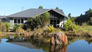 Ruapehu Suite | Terrace/patio - Tongariro Suites at The Rocks (Horopito)