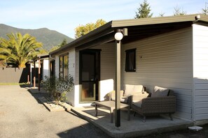 Family Suite, 1 Bedroom, Non Smoking, Kitchen (Self contained family uni) | Individually decorated, individually furnished, free WiFi - Parklands Marina Holiday Park (Picton)