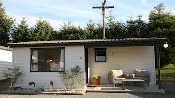 Family Suite, 1 Bedroom, Non Smoking, Kitchen (Self contained family uni) | 1 bedroom, individually decorated, individually furnished, free WiFi