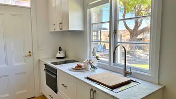 Apartment, 1 Bedroom | Private kitchen