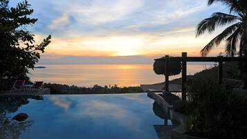 Di pantai, pengangkutan ulang-alik pantai, kerusi lepak pantai, payung