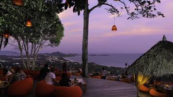 Breakfast, lunch, dinner served; international cuisine, sea views