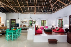 Jungle Villa | Lençóis italianos Frette, roupas de cama premium, frigobar