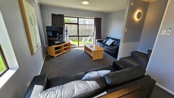 Deluxe-Apartment, Nichtraucher, Küche (3 bedroom apartments) | Hochwertige Bettwaren, laptopgeeigneter Arbeitsplatz