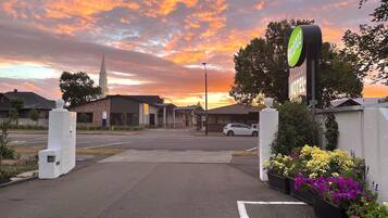 Deluxe Room, Non Smoking, Kitchen (Two Bedroom Unit) | Exterior