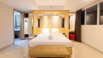 Rom – exclusive (Metland Suite) | Skrivebord, skrivebord for bærbar PC og strykejern/-brett