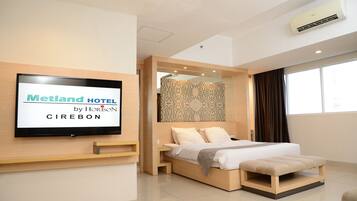 Executive Room | Desk, iron/ironing board, free WiFi