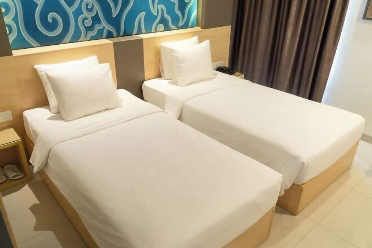 Desk, laptop workspace, iron/ironing board, free WiFi