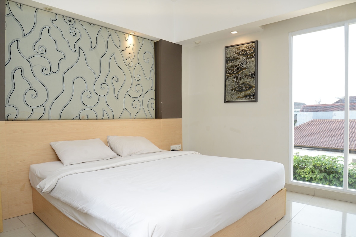Desk, laptop workspace, iron/ironing board (on request), free WiFi