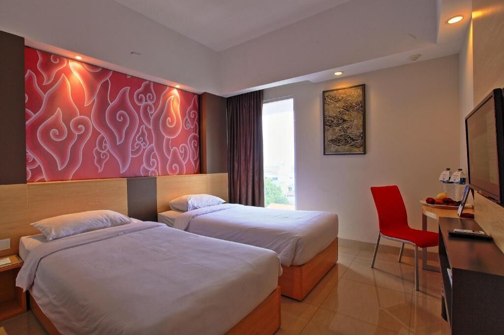 Desk, laptop workspace, iron/ironing board, free WiFi