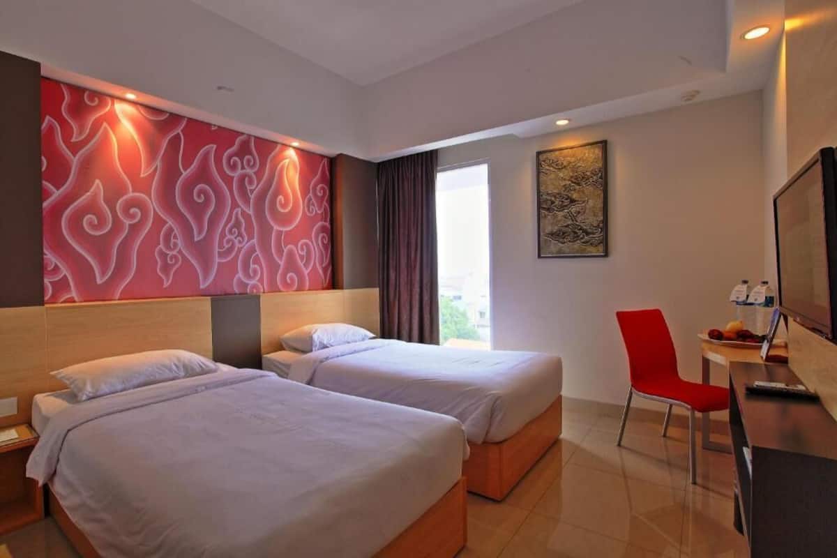 Desk, laptop workspace, iron/ironing board, free WiFi