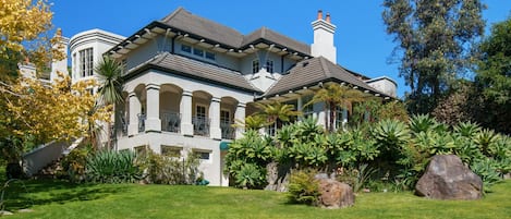 Façana frontal de l'allotjament