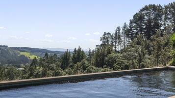 Kolam renang terbuka