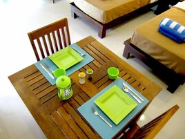 Studio, Kitchen | In-room dining