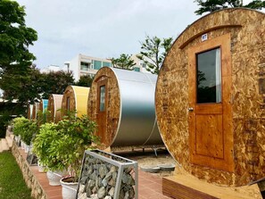 Chalet Basic, 1 Tempat Tidur King, area taman | Pemandangan dari kamar