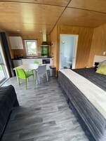 Ensuite Kitchen Cabin | Individually decorated, blackout curtains, WiFi, bed sheets