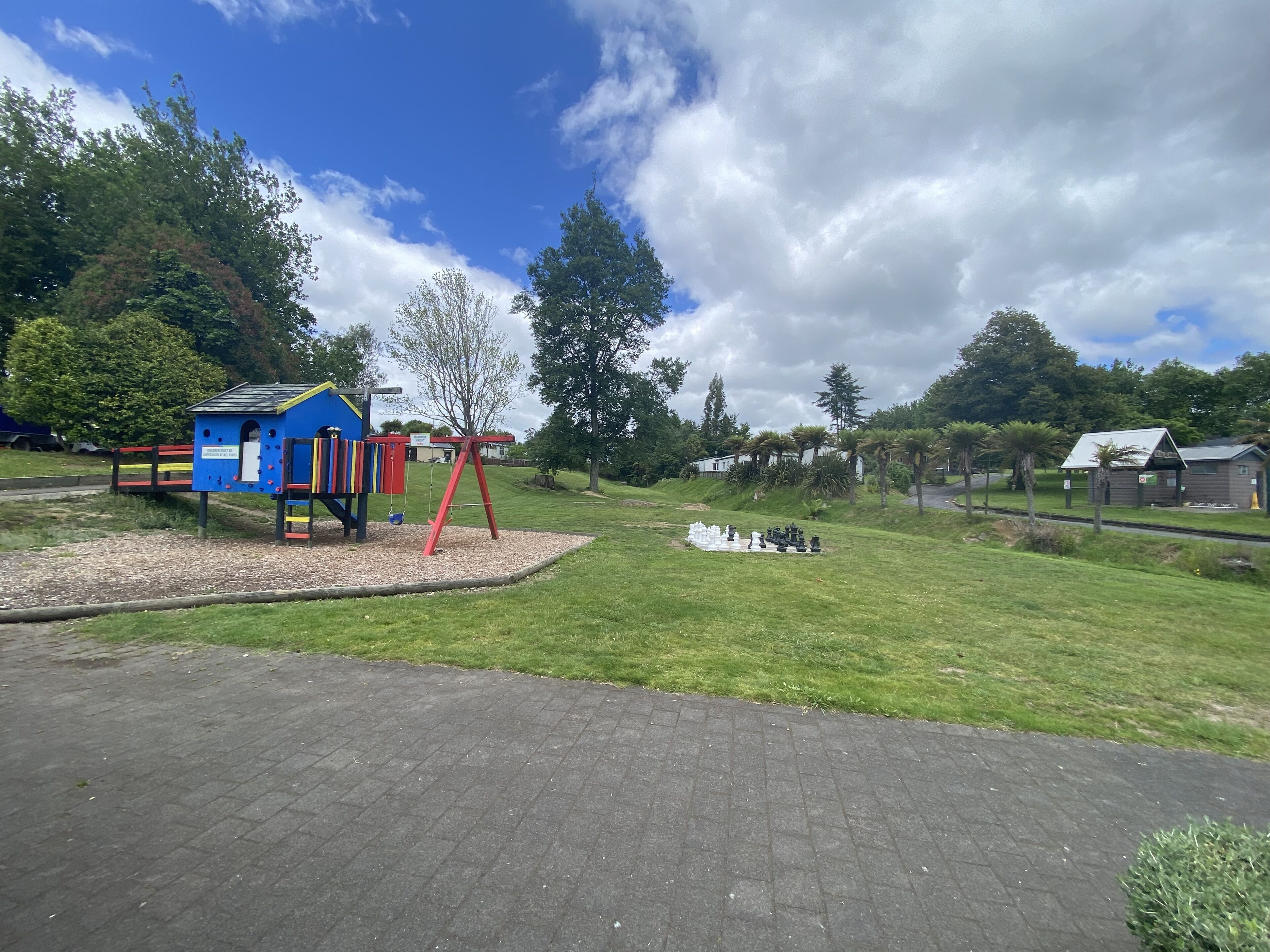 Khu vui chơi trẻ em - ngoài trời