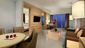 Suite | In-room safe, desk, iron/ironing board (on request), free WiFi - Grand Tan Banjarmasin Hotel & Convention Center (Banjarmasin)