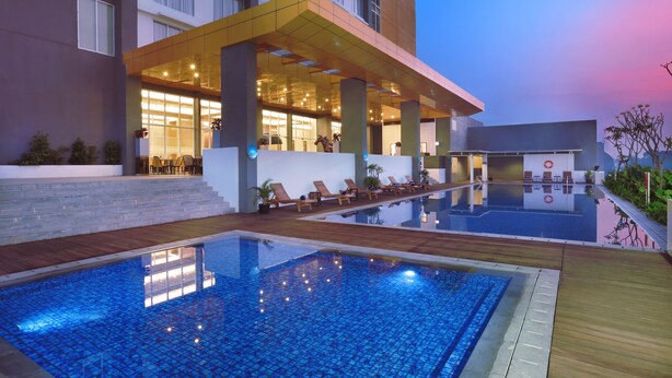 Outdoor pool - Grand Tan Banjarmasin Hotel & Convention Center (Banjarmasin)