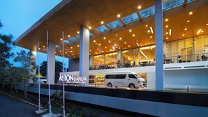 Front of property - Grand Tan Banjarmasin Hotel & Convention Center (Banjarmasin)
