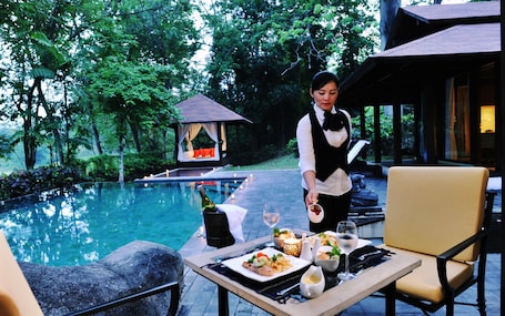 3 restaurantes, se sirven desayunos, comidas y cocina internacional