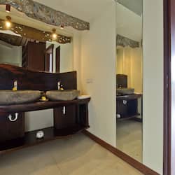 Appartement Duplex, 1 chambre, piscine privée | Lavabo de la salle de bain
