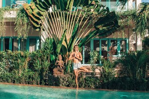 Outdoor pool, sun loungers - Mayo Resort (Seririt)