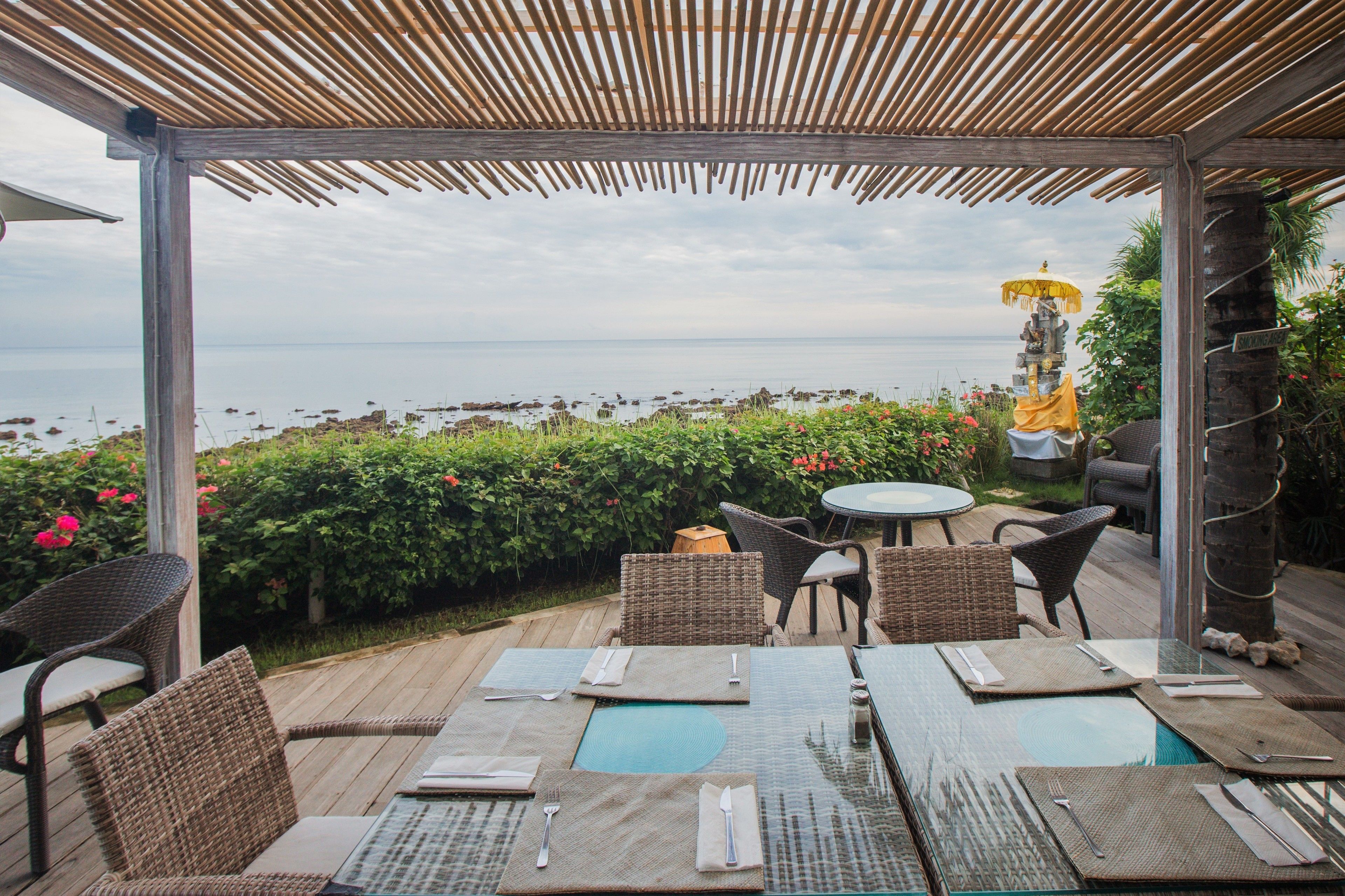 breakfast, lunch, dinner served; international cuisine