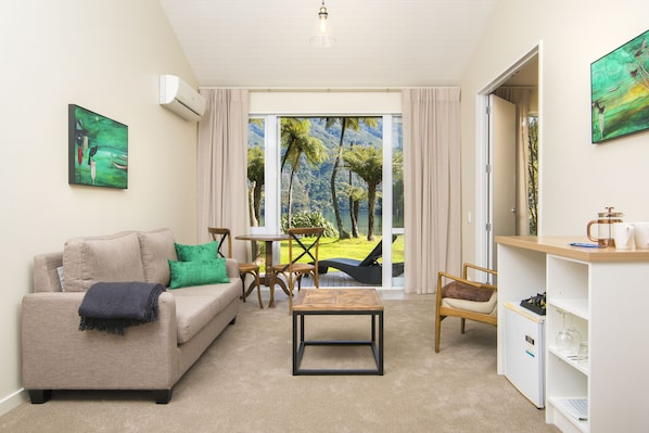 Suite, utsikt mot bukt | Eget kjøkken | Minikjøleskap, mikrobølgeovn, vannkoker og kjøkkenutstyr