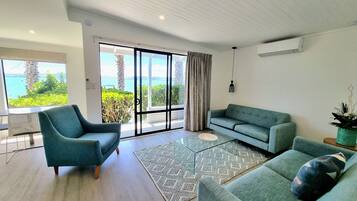 Premium Suite, 2 Bedrooms, Beachfront | Living area