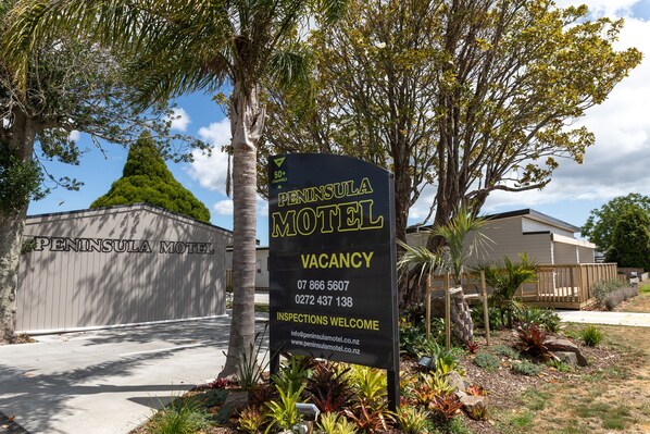 Exterior - Peninsula Motel (Whitianga)