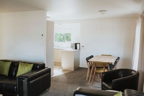 Casa familiar | Zona de estar | Televisión de 40 pulgadas con canales por satélite