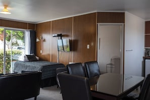 Standard Suite, 2 Bedrooms, Non Smoking, Kitchen (Unit) | Private kitchen | Fridge, microwave, stovetop, electric kettle