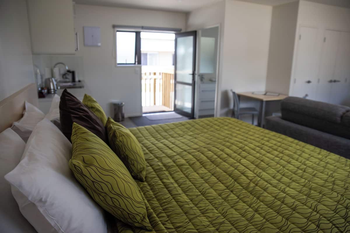 Estudio Deluxe, para no fumadores, cocineta (Superior) | 1 habitación, decoración personalizada y muebles diferentes
