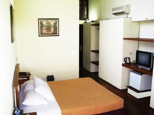 Anyer Cottage Beach Hotel Resort