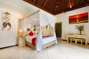 In-room safe, desk, iron/ironing board, free cots/infant beds - Villa Zanissa (Seminyak)