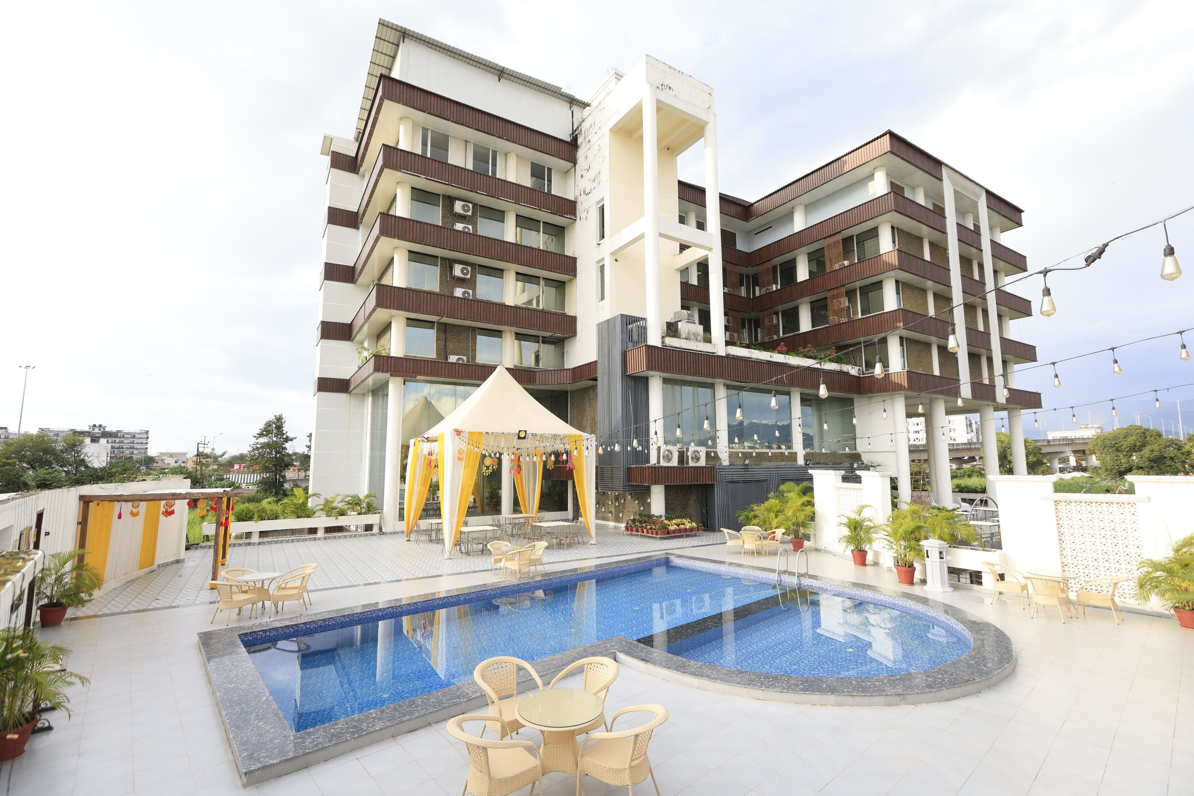 Seasonal outdoor pool