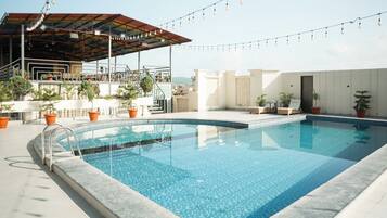 Piscina a l'aire lliure de temporada