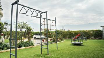 Zona de juegos infantil al aire libre