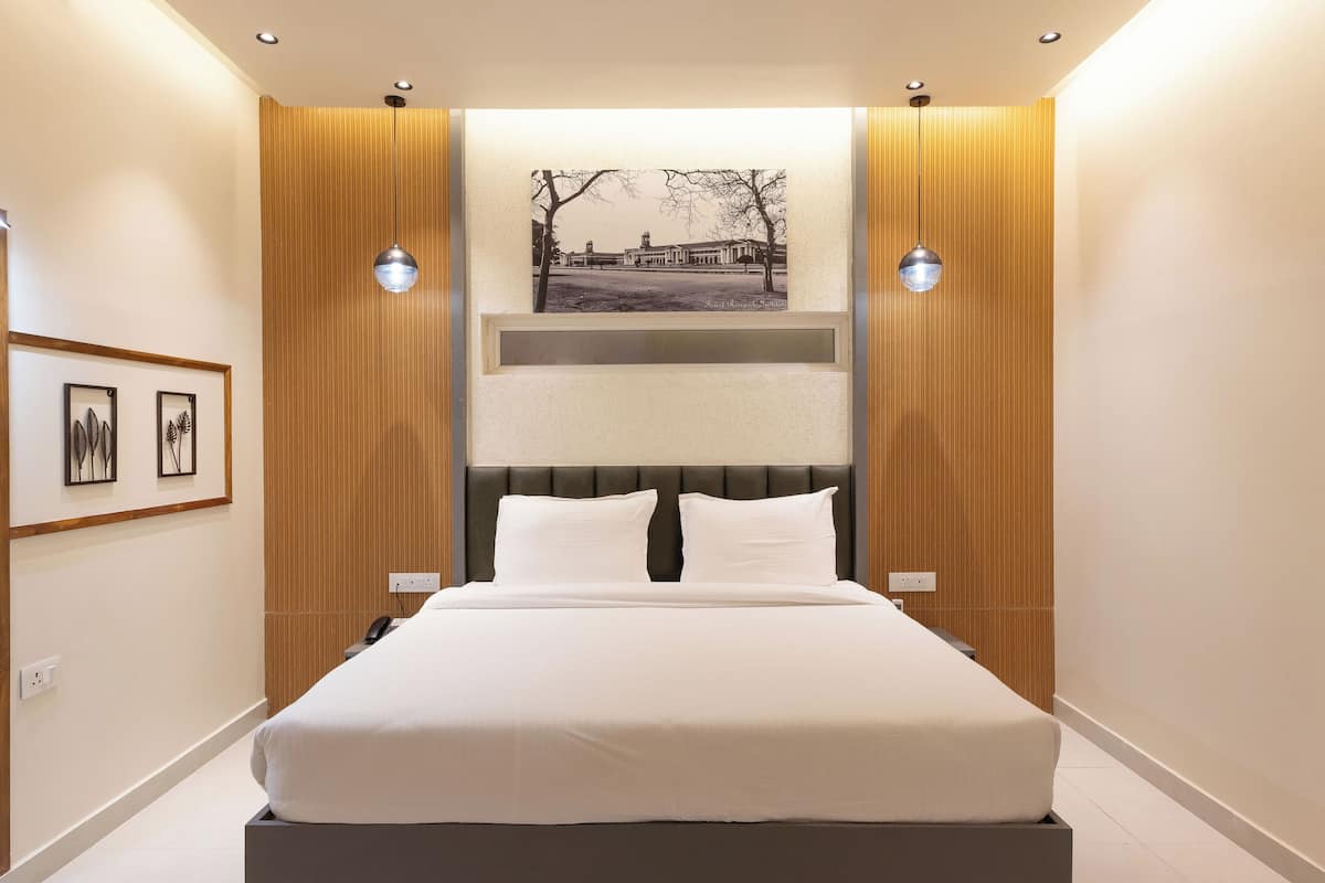 Club Double Room, Non Smoking, No Windows | 1 bedroom, premium bedding, down comforters, memory foam beds