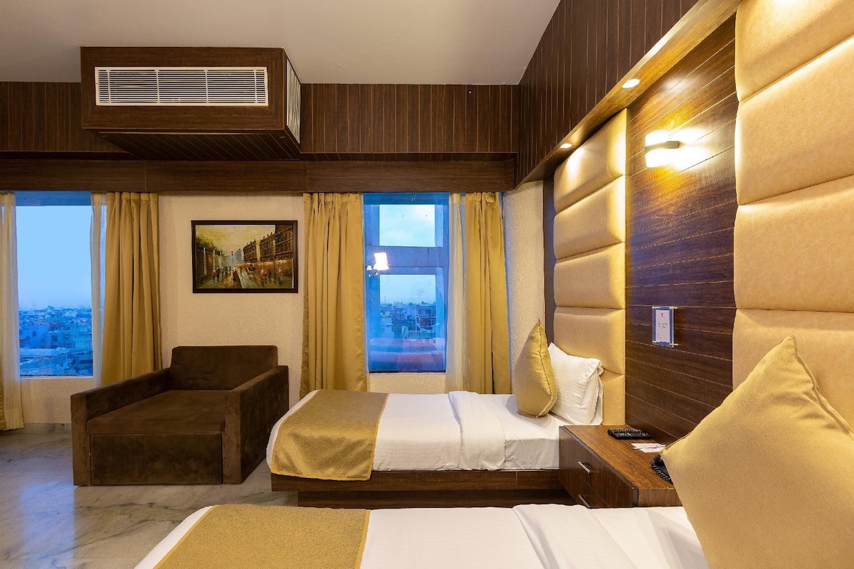 Premier Room, 2 Twin Beds | 1 bedroom, premium bedding, down comforters, memory foam beds