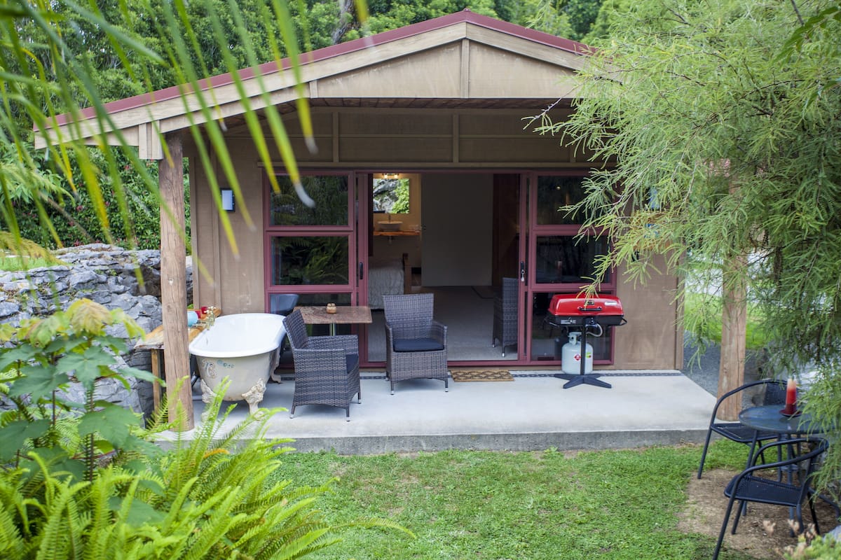 Romantisches Studio, 1 King-Bett, Gartenblick | Terrasse/Patio